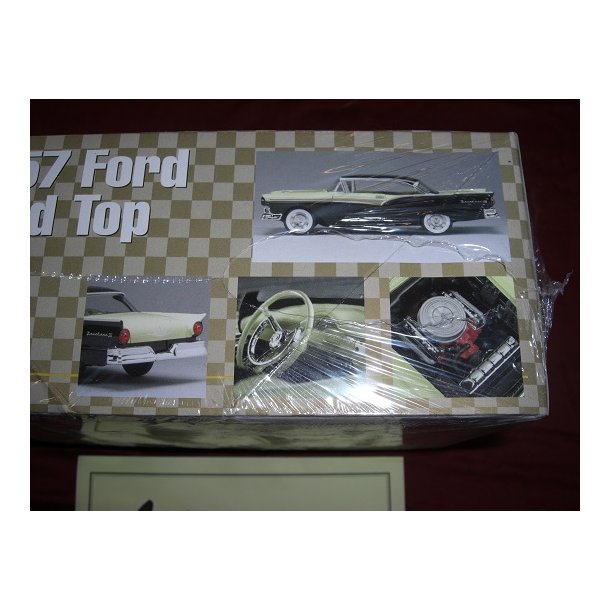 FORD 1957 Fairlane 500 HT