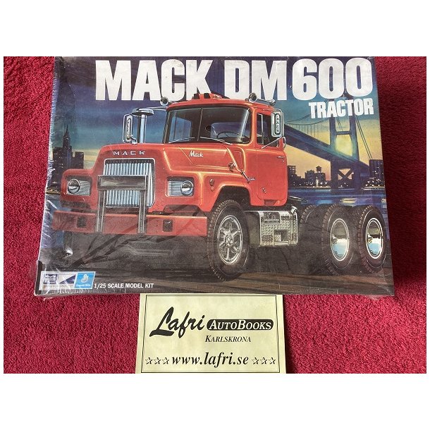 MACK DM 600 Tractor